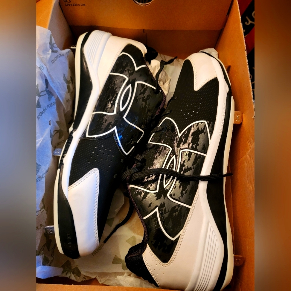 New  Mens Under Armour Baseball Cleats size 13